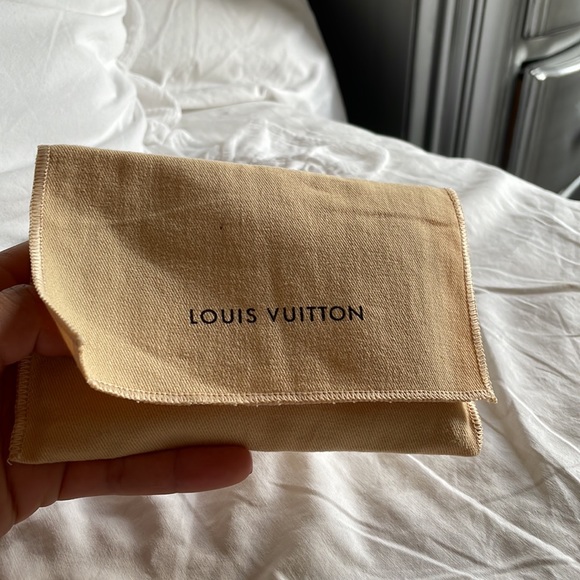 LOUIS VUITTON Key Pouch - Picture 9 of 9
